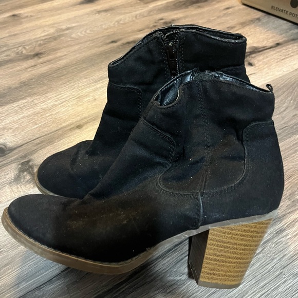 Shoes - Cute black faux suede cowboy booties ! Size 8